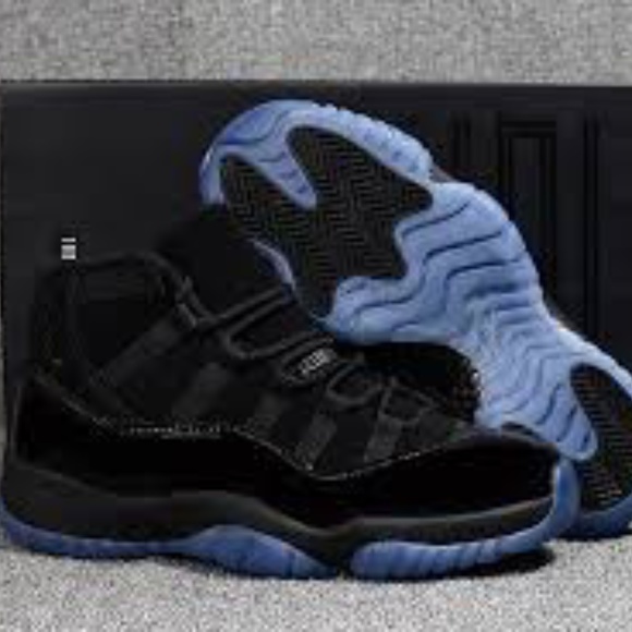 jordan 12 cap and gown